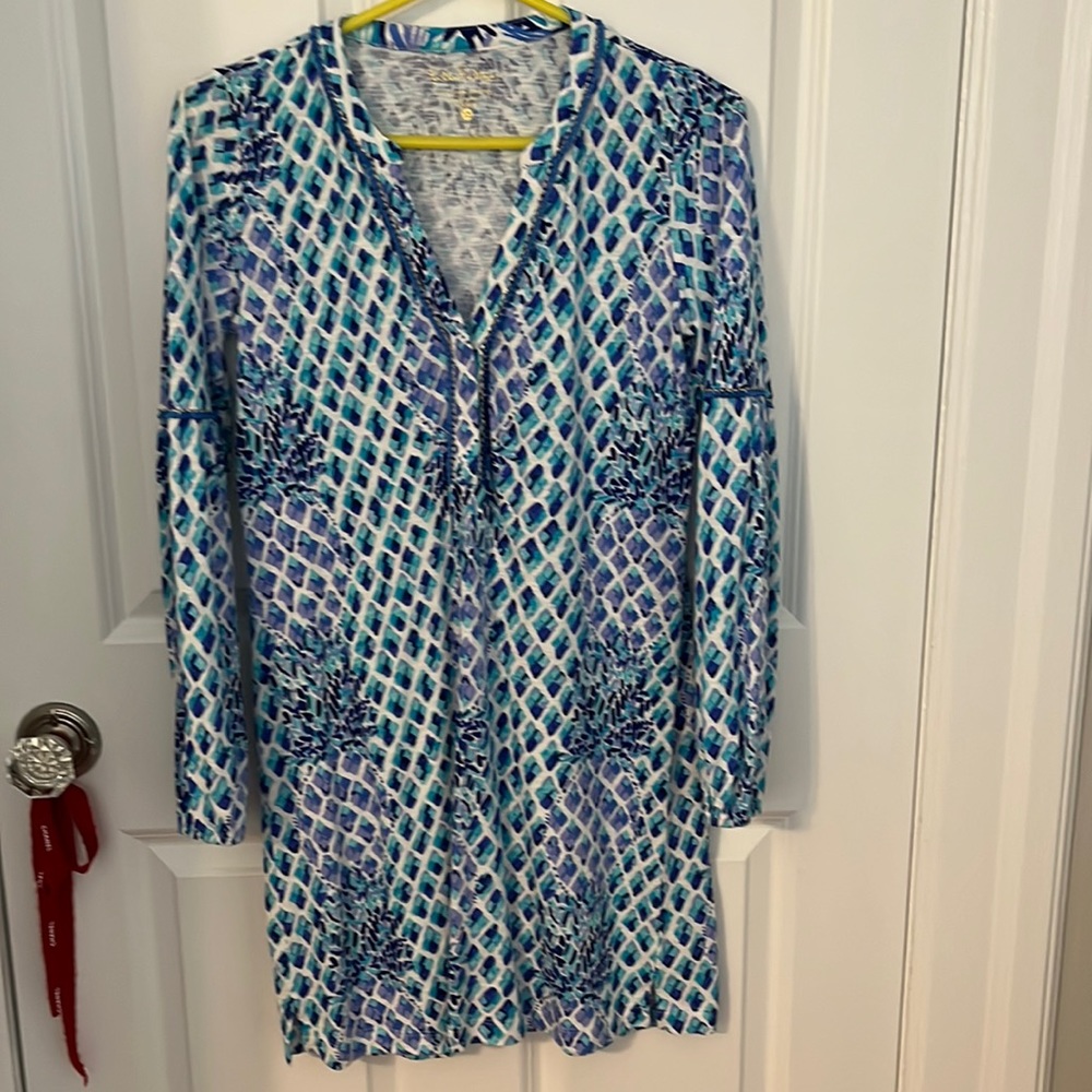 Lilly Pulitzer long sleeve gorgeous blue print dress. Size XS Like new!
